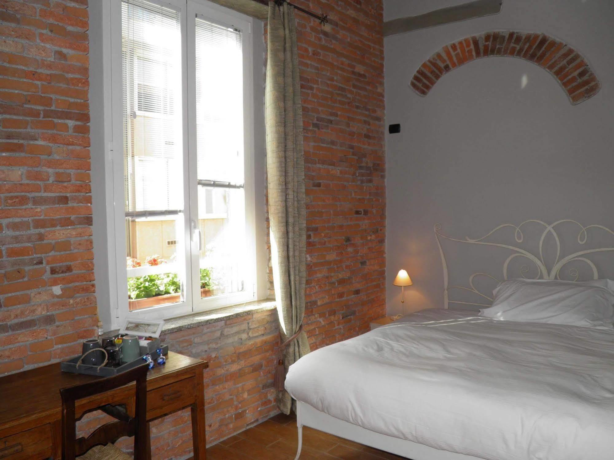 In Centro Charme Bed & Breakfast แบร์กาโม ภายนอก รูปภาพ
