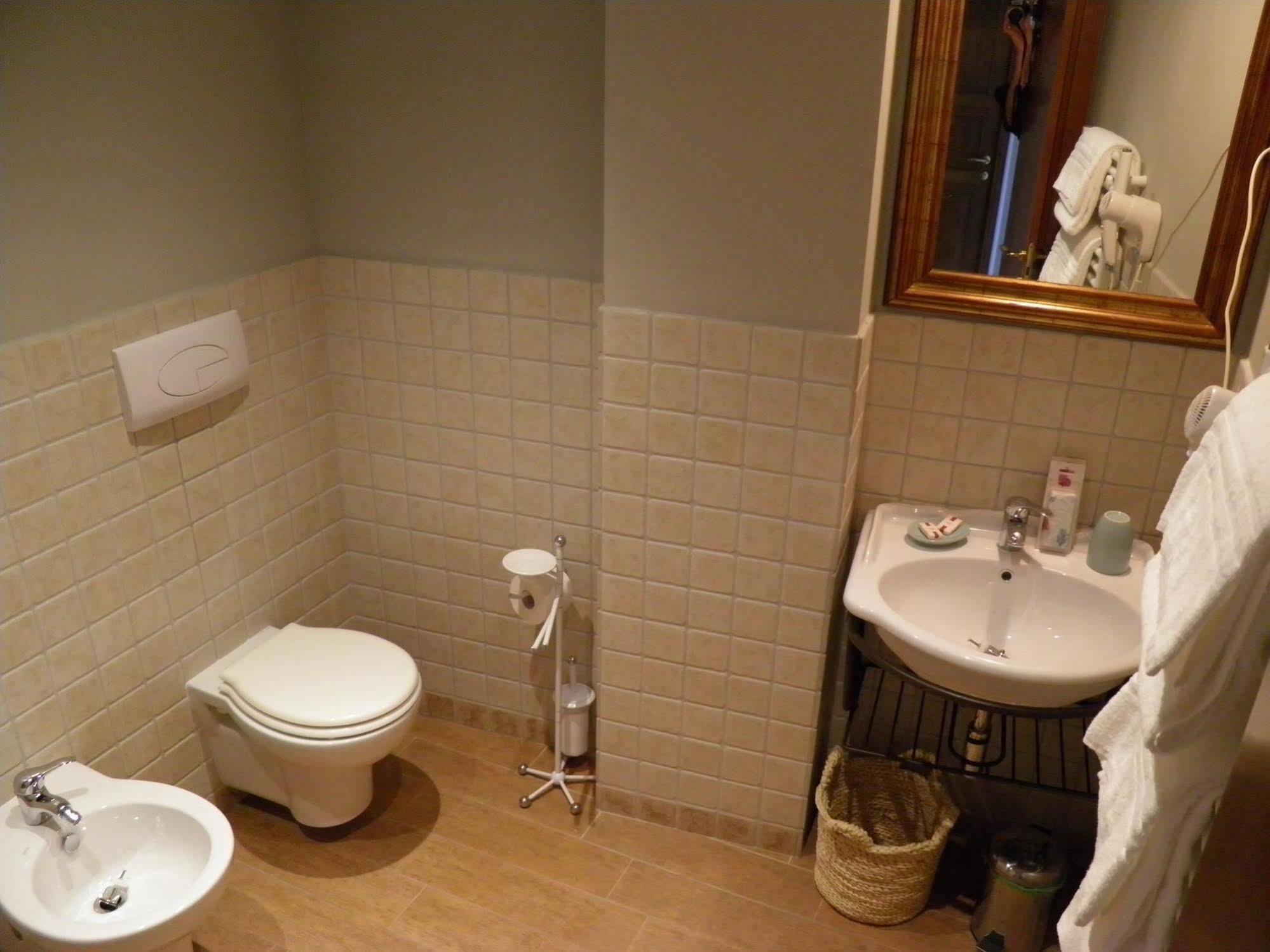 In Centro Charme Bed & Breakfast แบร์กาโม ภายนอก รูปภาพ