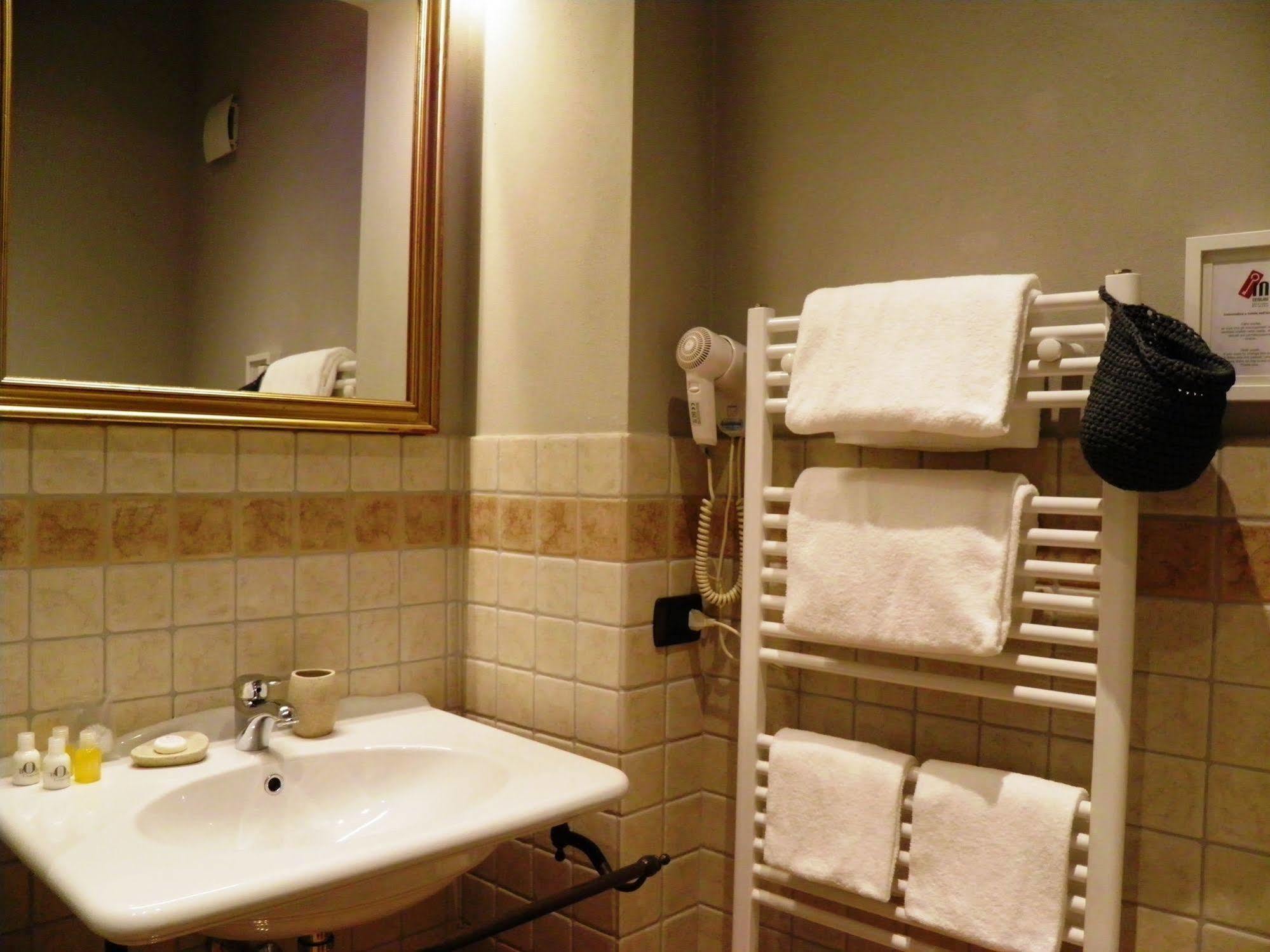 In Centro Charme Bed & Breakfast แบร์กาโม ภายนอก รูปภาพ