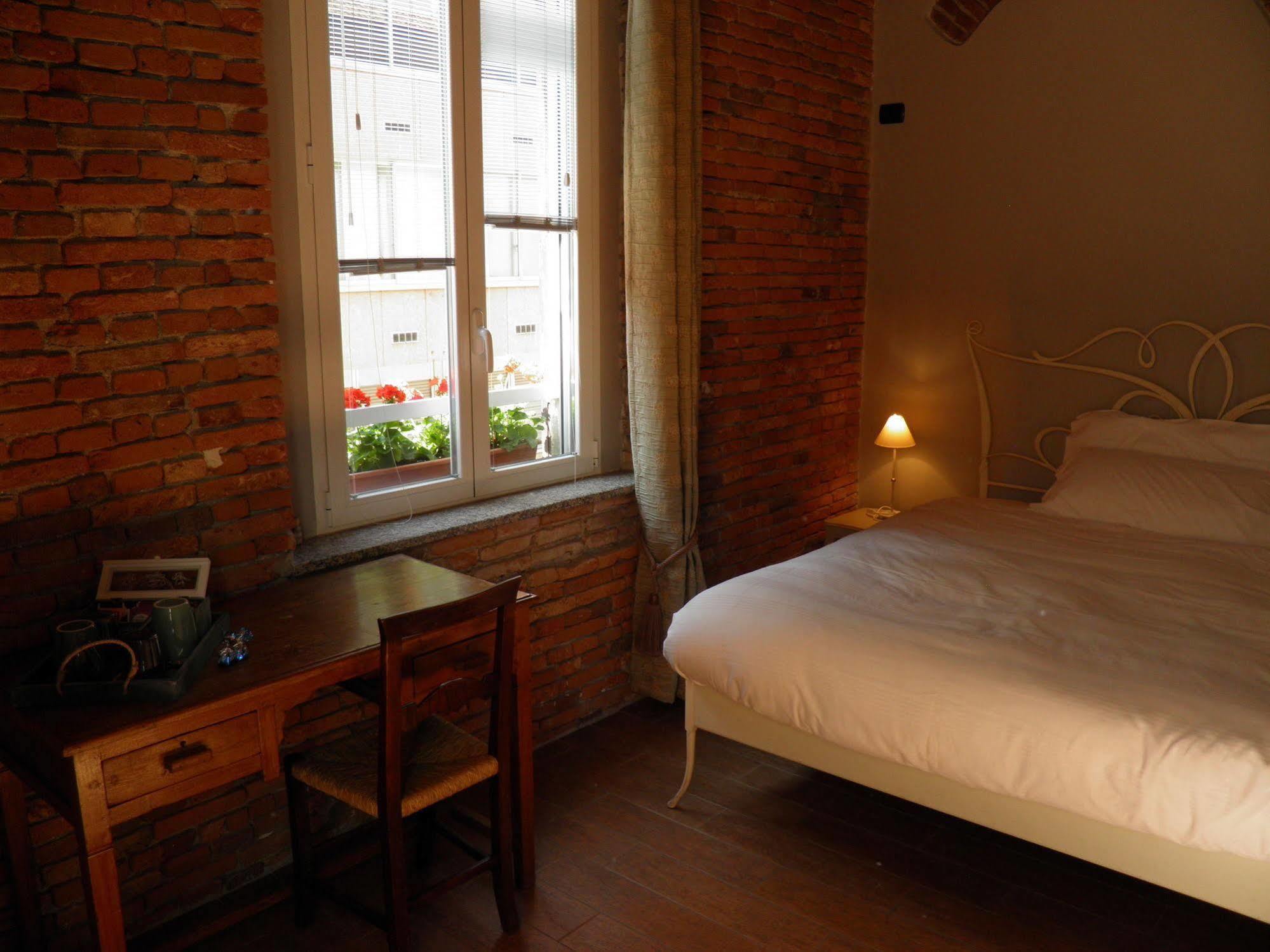 In Centro Charme Bed & Breakfast แบร์กาโม ภายนอก รูปภาพ