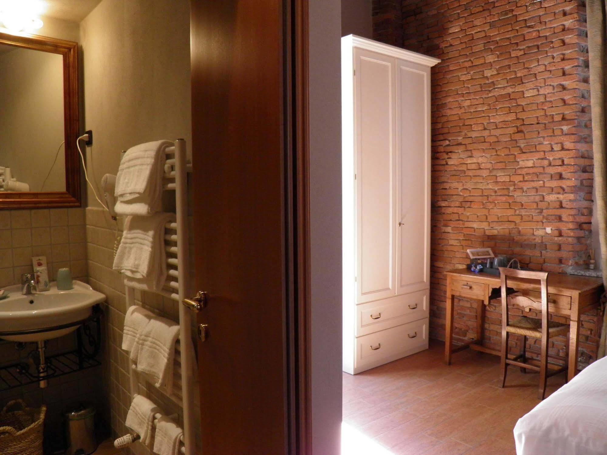 In Centro Charme Bed & Breakfast แบร์กาโม ภายนอก รูปภาพ