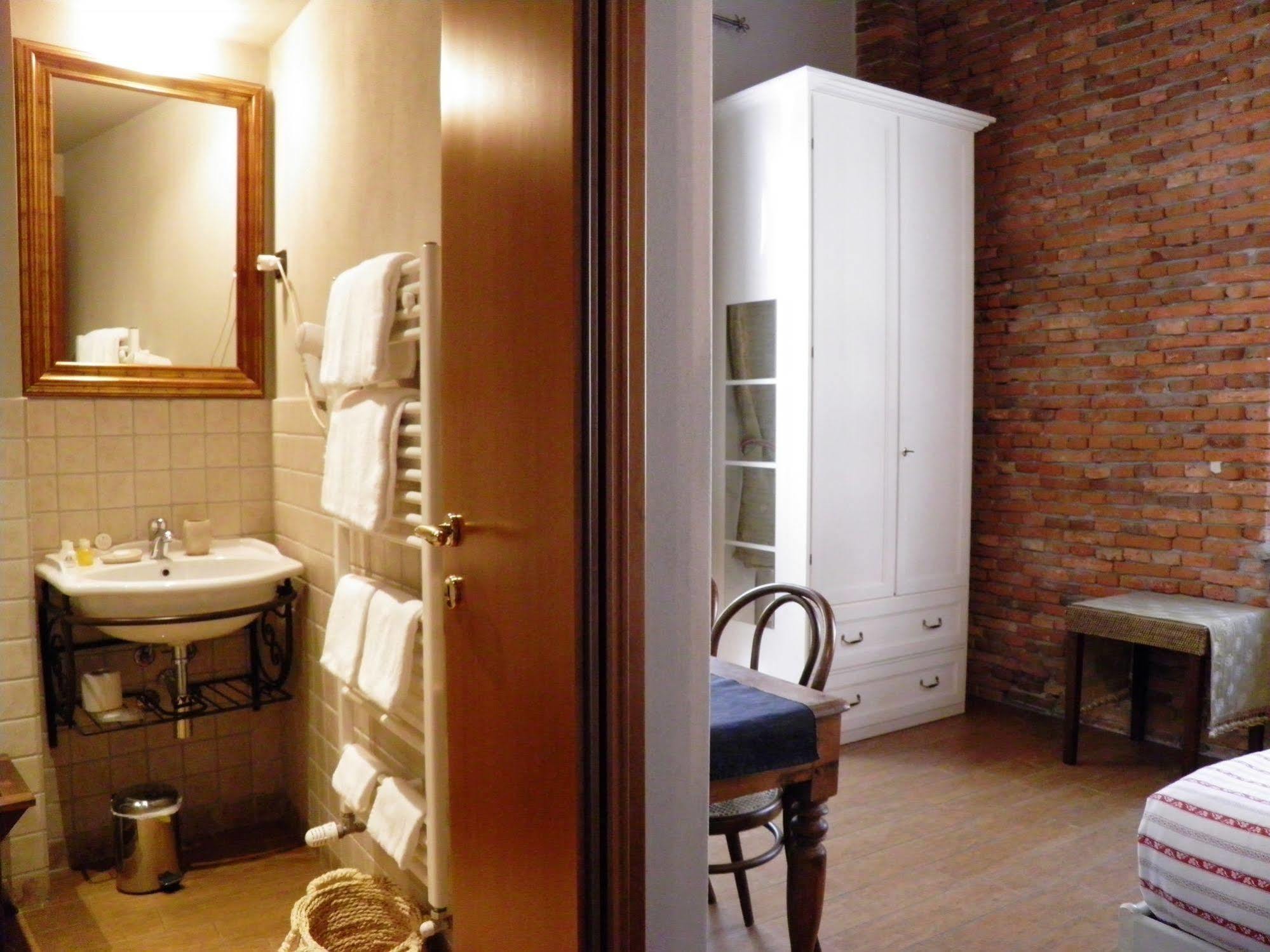 In Centro Charme Bed & Breakfast แบร์กาโม ภายนอก รูปภาพ