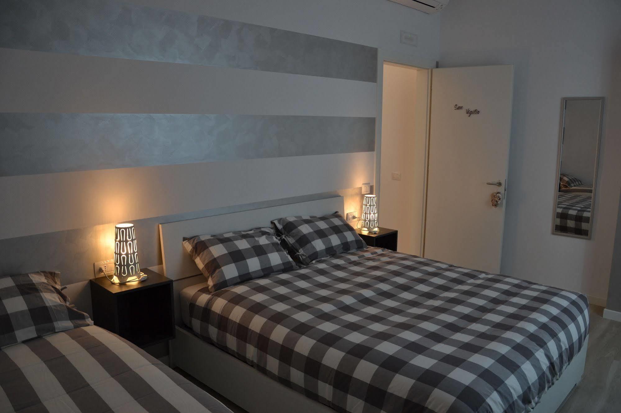 In Centro Charme Bed & Breakfast แบร์กาโม ภายนอก รูปภาพ